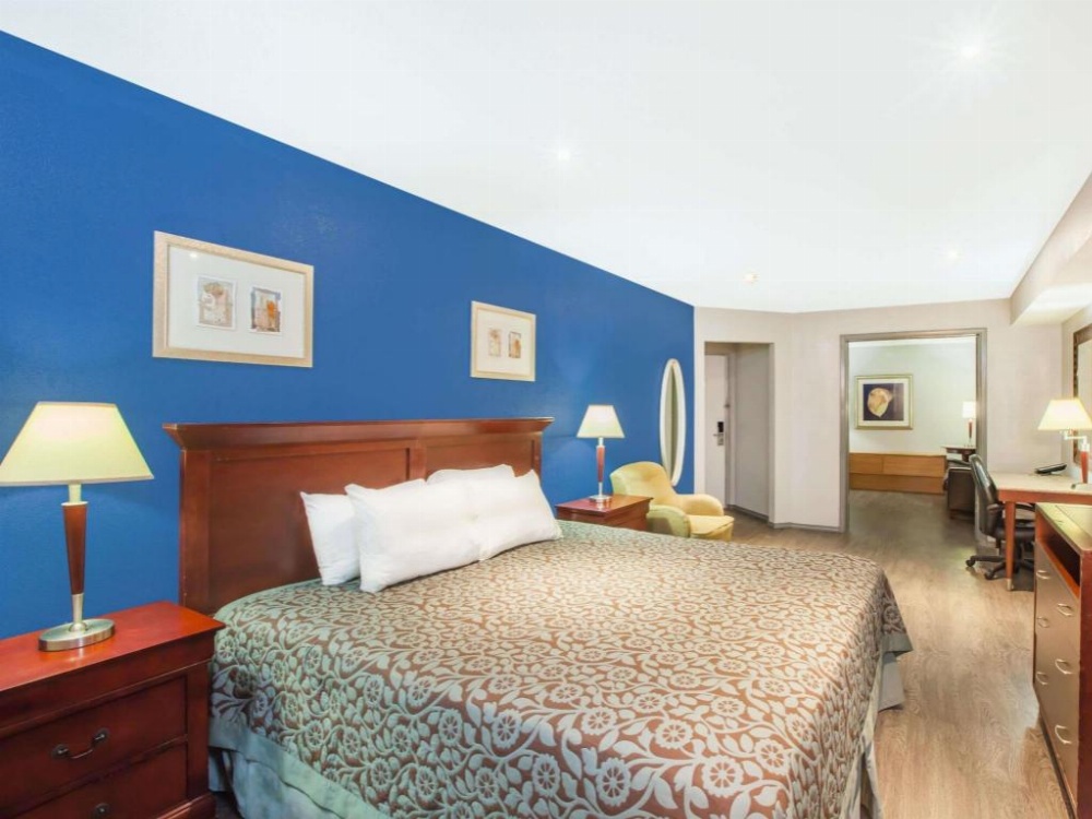 Days Inn by Wyndham San Antonio Alamo/Riverwalk